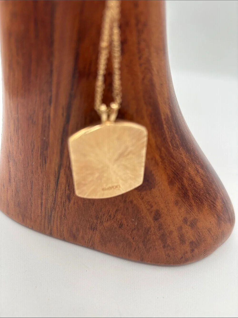 Vintage AVON Gold-Tone Heritage Gladiolas Floral Ceramic Pendant Necklace